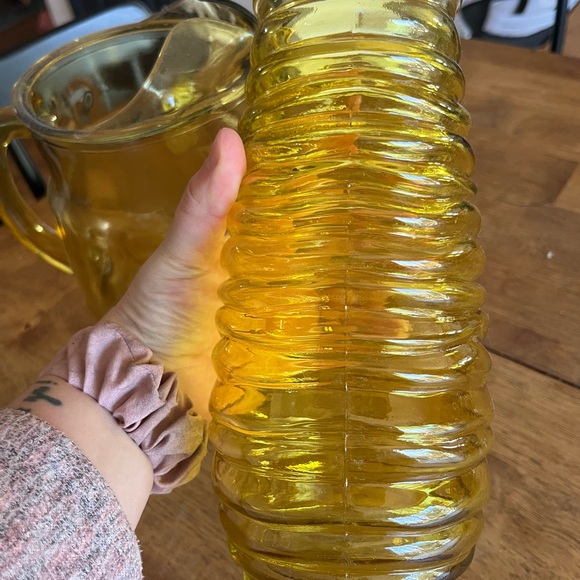 Vintage yellow glass pitcher and vase - Picture 3 of 4